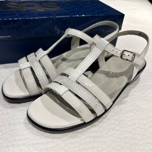SAS Capri women’s leather sandals -used once.